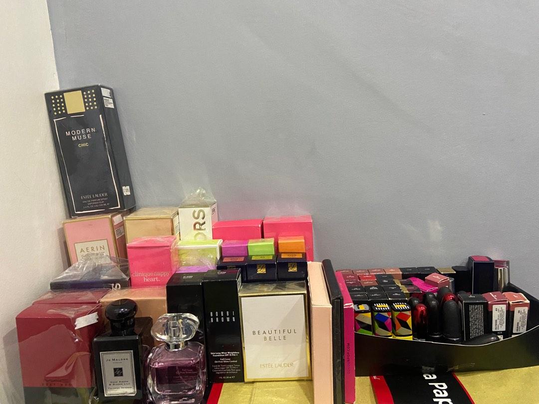 mac bobbie brown estee lauder make ups (Category: Makeup) located in Makati City. Submitted by noreenelsbeth (Listing ID 1182087747, Image 2). Description: price range 400 up branded make ups 650 each wd box (mac & estee) 850 mac maine limited ed - 2 pcs available 550 no box (mac, bobbie & estee) 400 no box & konting chip ung loob .