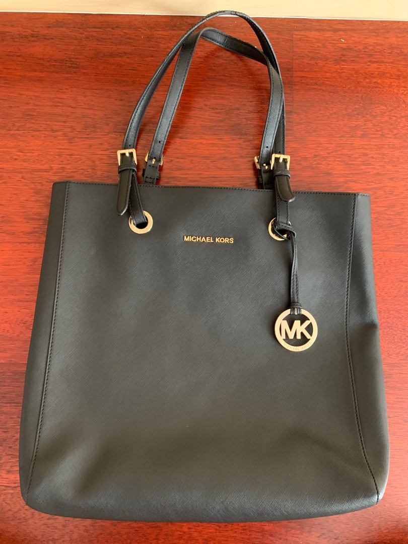 Michael Kors Black Handbag, Women's Fashion, Bags & Wallets, Shoulder Bags  on Carousell