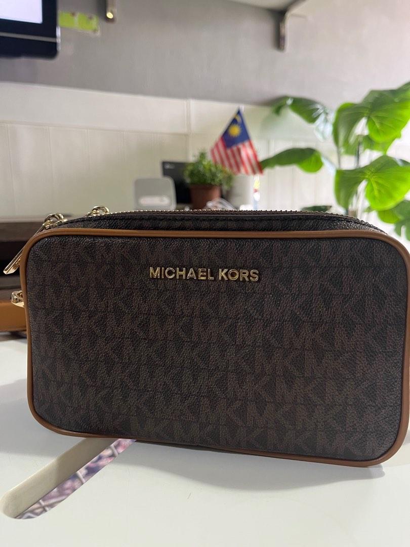 Michael Kors camera bag, Luxury, Bags & Wallets on Carousell