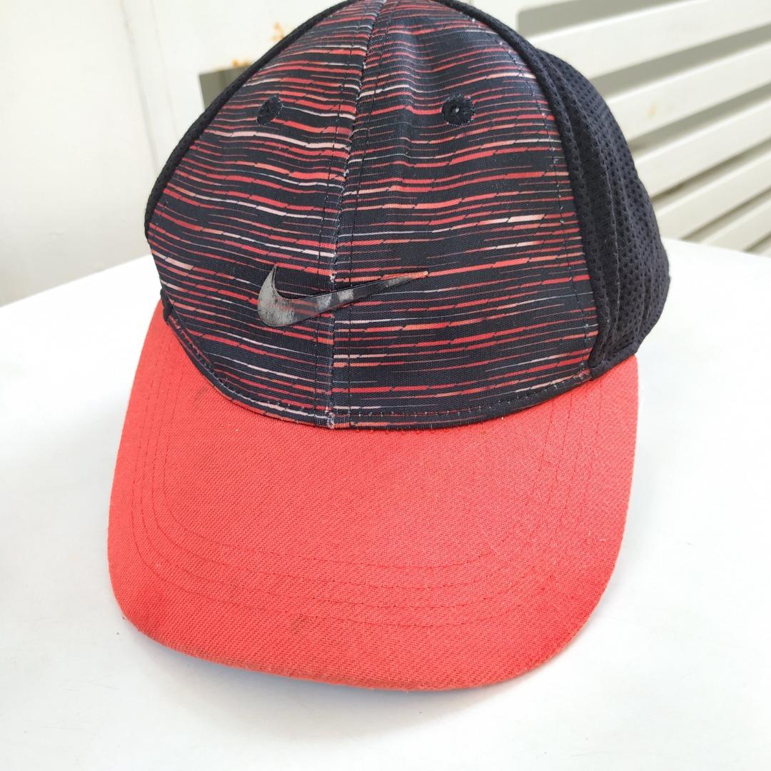 Black nike hat clearance with red swoosh