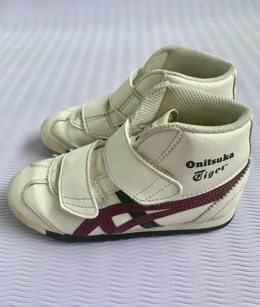 saucony shoe store near me