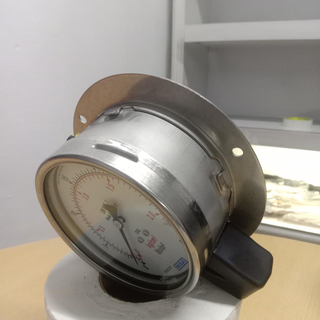 Pressure Gauge, WIKA 0 to 30 LBS with ISO 17025 Calibration Certificate