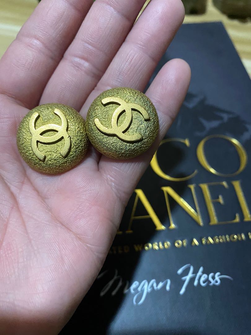 Original Chanel 1994 CC Yellow Gold Plated Clip on Fashion. Earrings 94