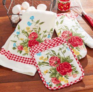 The Pioneer Woman Sweet Rose Kitchen Towel, Oven Mitt, Pot Holder, Multicolor, 16"W x 28"L, 3 Piece