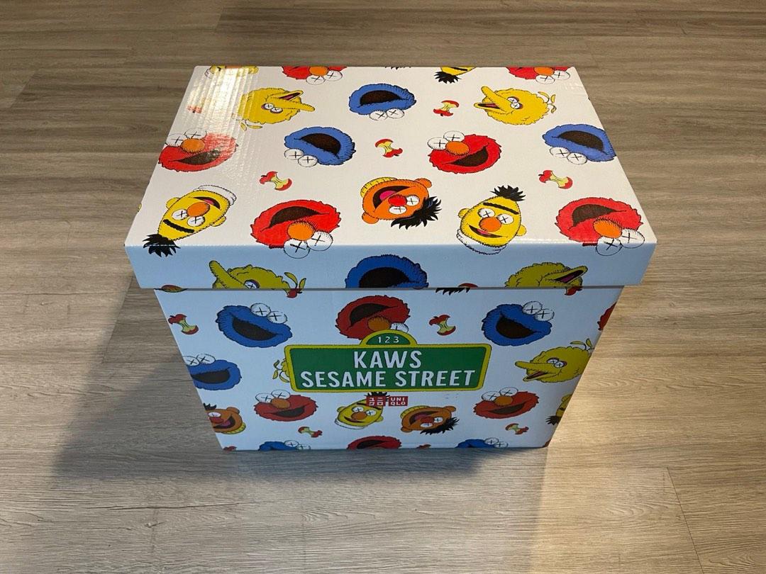 Uniqlo sesame outlet street box