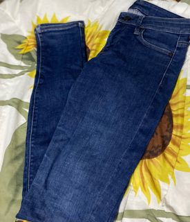 (Category: ) located in . Submitted by Aisell (Listing ID 1181946371, Image 1). Description: .