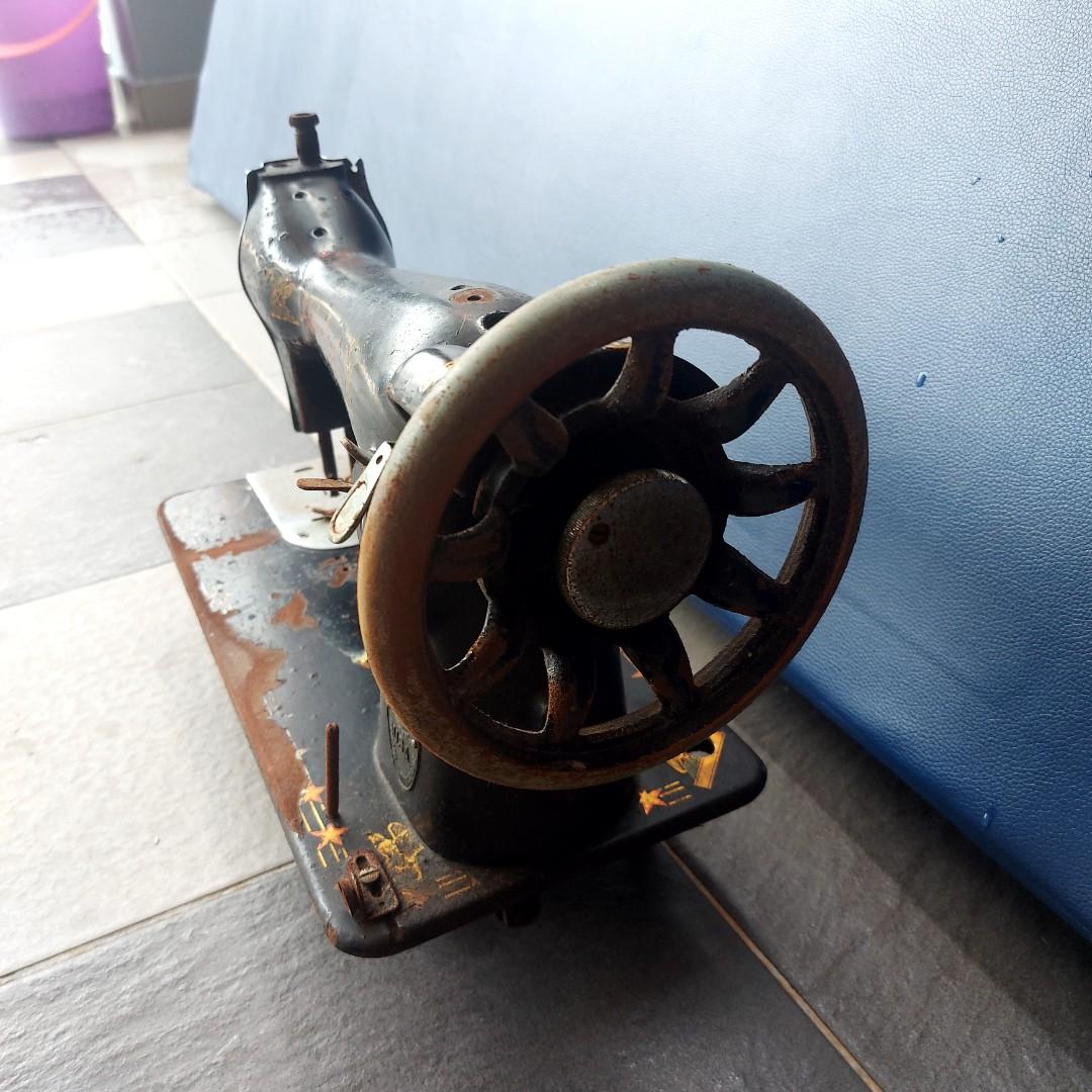 Vintage Sewing Machine RM80 Kepong, Hobbies & Toys, Collectibles