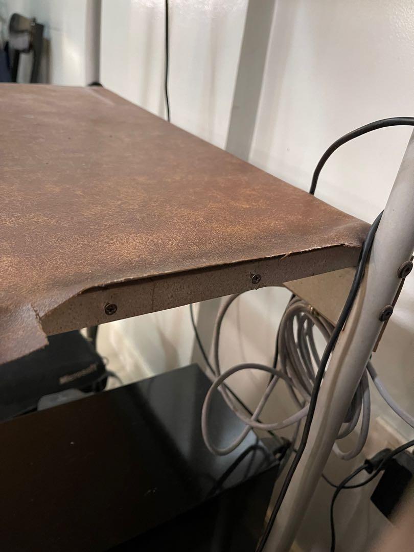 2nd hand computer table on Carousell
