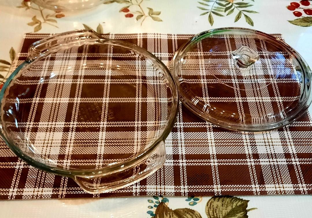 Anchor Set 4 pieces (Category: Bakeware) located in Makati City. Submitted by darlenc (Listing ID 1176591519, Image 3). Description: Anchor Baking Set, 4 pieces. I just bought these as an impulse buyer but had never been used and I'm selling it as it's just consuming space. This is very ideal for baking cheesecake, lasagna, menu dishes. This looks elegant on occasion & simple table setting..