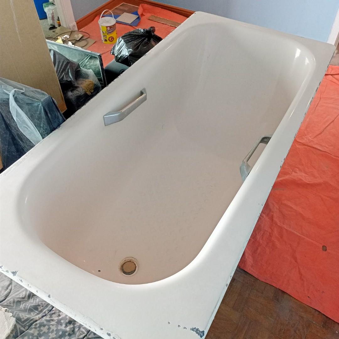 bathtub, Furniture & Home Living, Bathroom & Kitchen Fixtures on Carousell