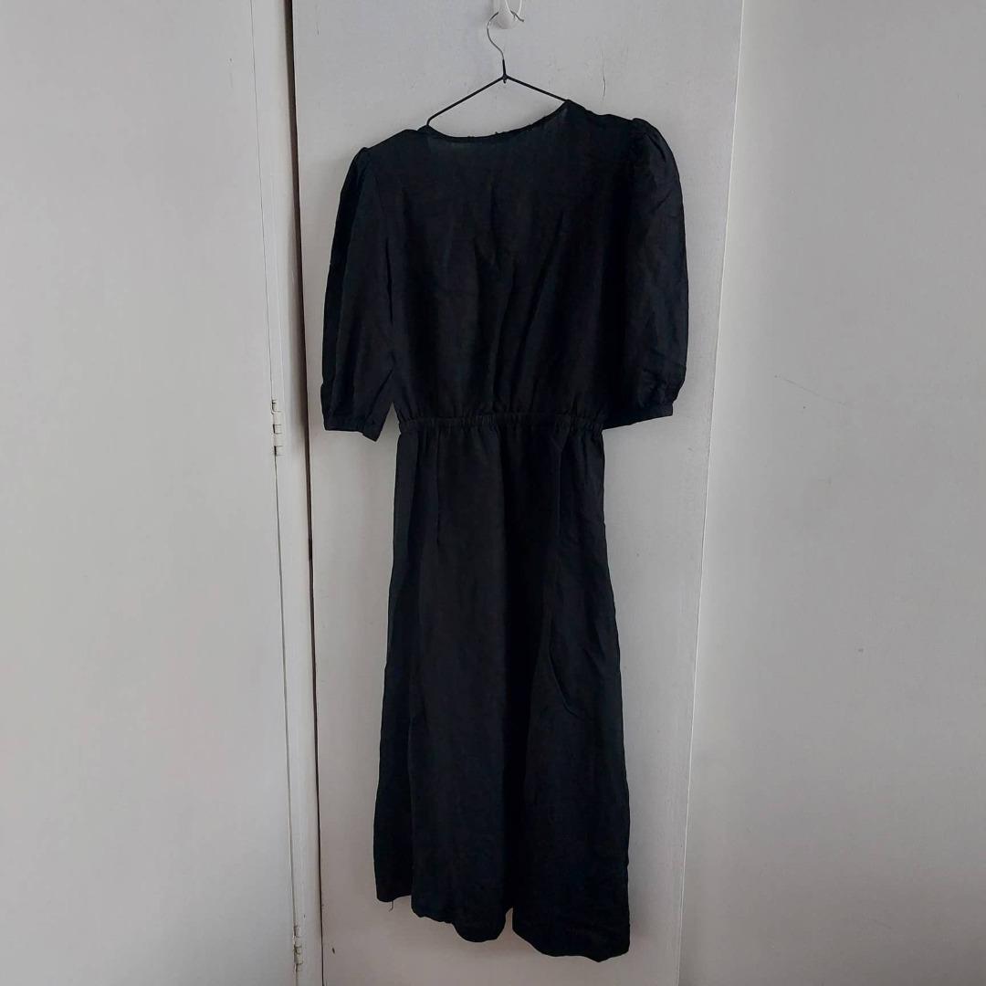 Long V-Neck Black Maxi Dress (Category: Dresses) located in Angeles City. Submitted by greensstuff (Listing ID 1176606879, Image 2). Description: DM for more info and sizing/measurements 😊.