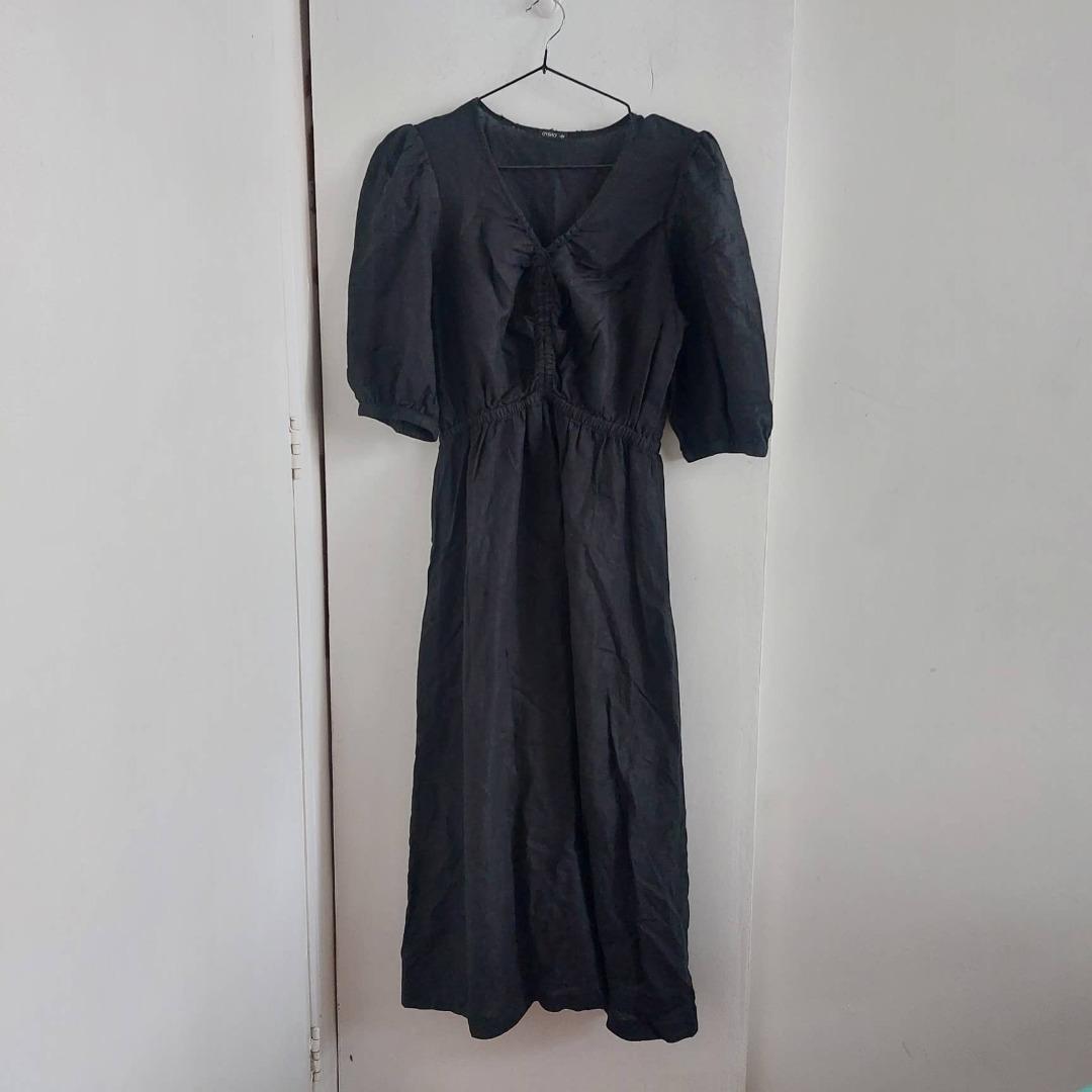 Long V-Neck Black Maxi Dress (Category: Dresses) located in Angeles City. Submitted by greensstuff (Listing ID 1176606879, Image 1). Description: DM for more info and sizing/measurements 😊.