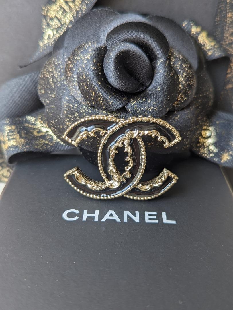 Chanel CC B14V Black Enamel Ruffled Logo Crystal GHW Brooch, Women's  Fashion, Jewelry & Organisers, Brooches on Carousell