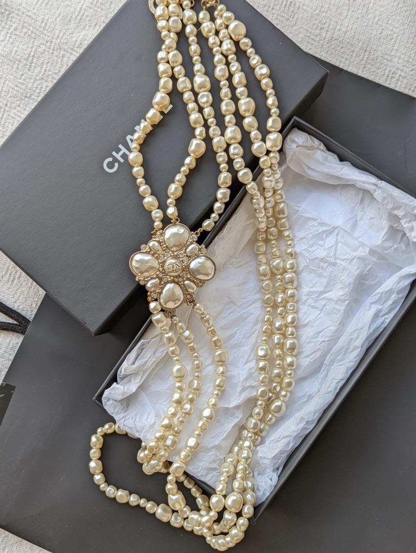 Chanel big shop pearl necklace