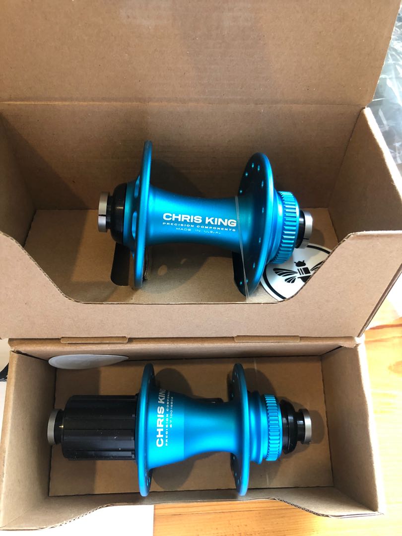 Chris King Hub R45D turquoise matt, Sports Equipment, Bicycles & Parts