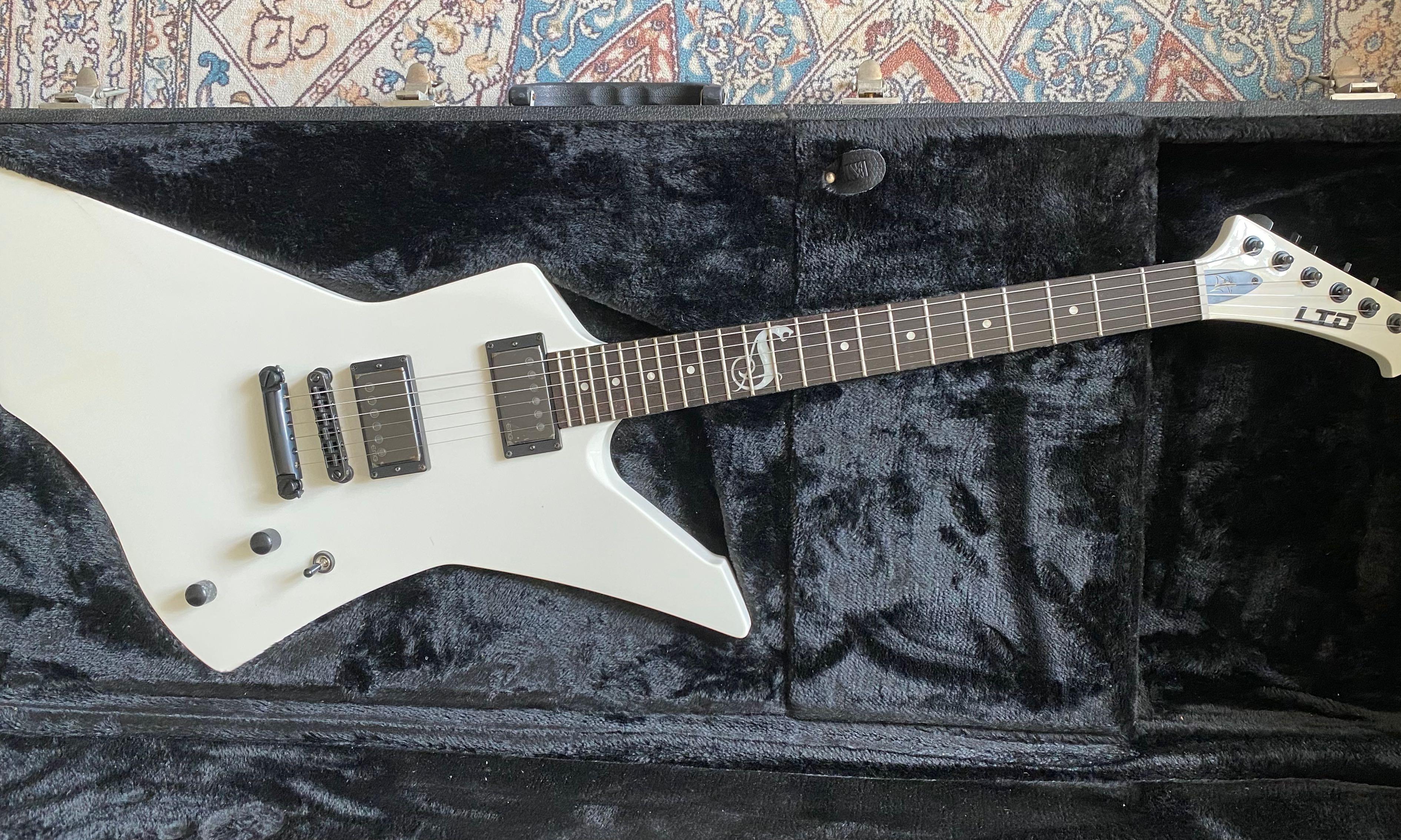 ESP LTD Snakebyte Snow White Hobbies Toys Music Media