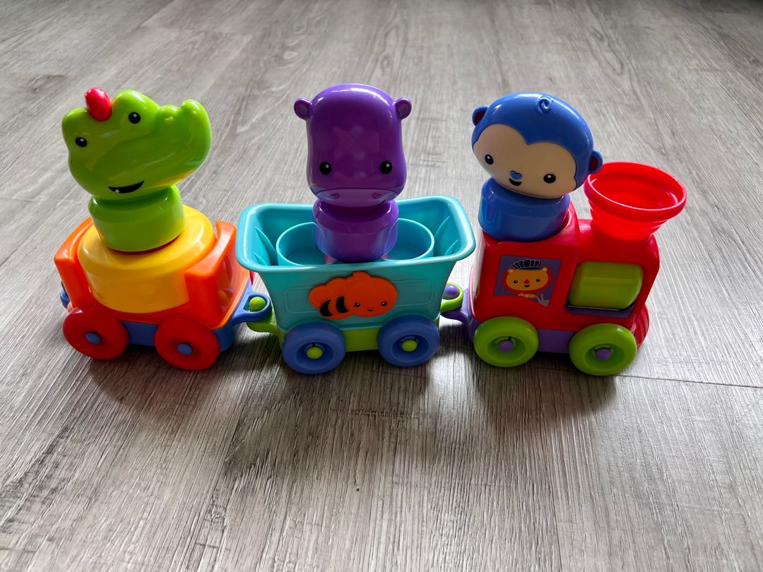 Fisher Price Silly Safari Rattle Roll Animal Train Babies
