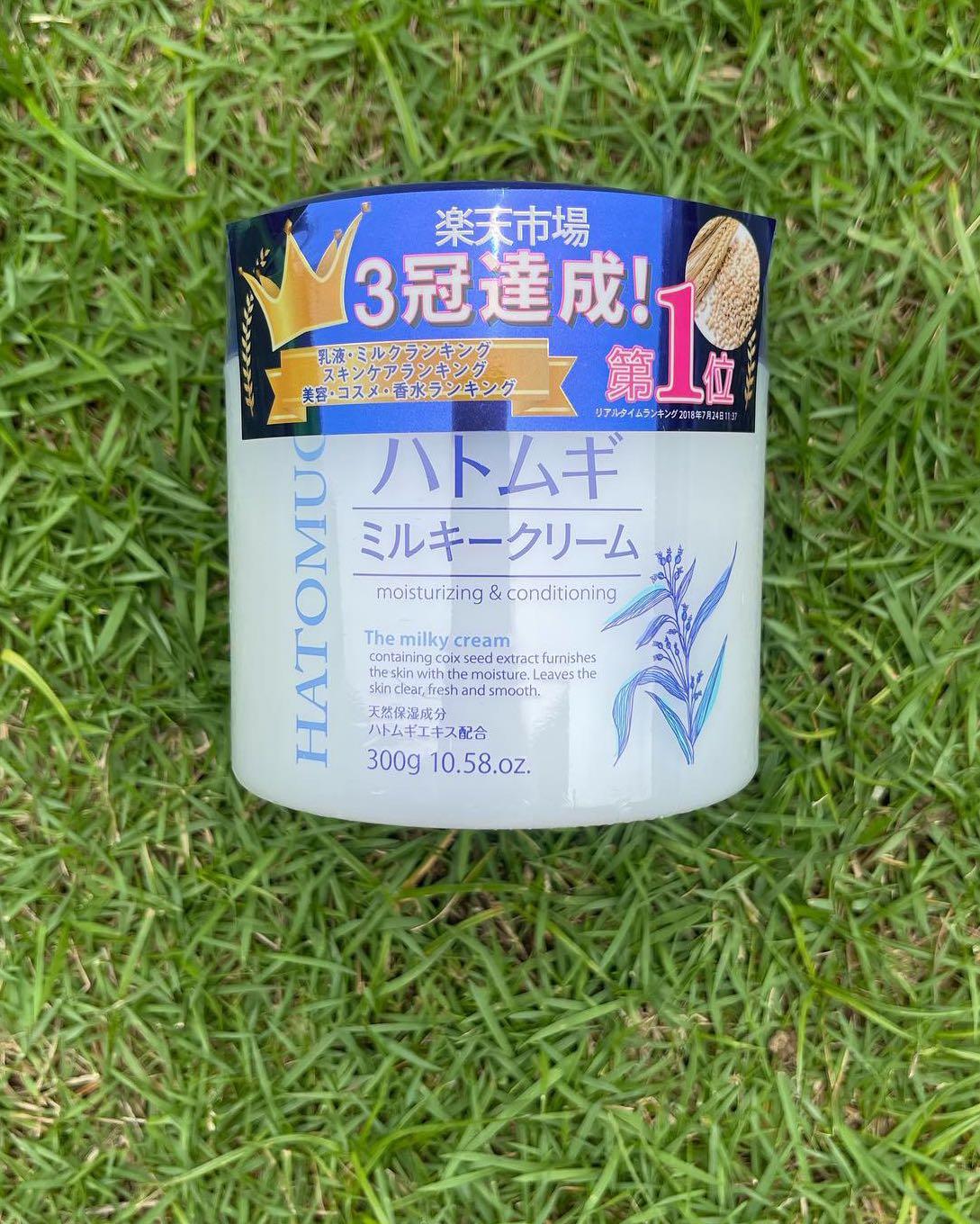 HATOMUGI body cream (Category: Body Care) located in Paranaque City. Submitted by setsoc.zrcl24209 (Listing ID 1160181345, Image 1). Description: HATOMUGI coix seed extract milky body cream 300g Milky cream containing natural moisturizing ingredient, coix seed extract. It furnishes the skin with moisture that leaves the skin clear, fresh and smooth. High moisturizing ingredients, hyaluronic acid formula. Colouring and alcohol-free. MOP: GCASH/Ban