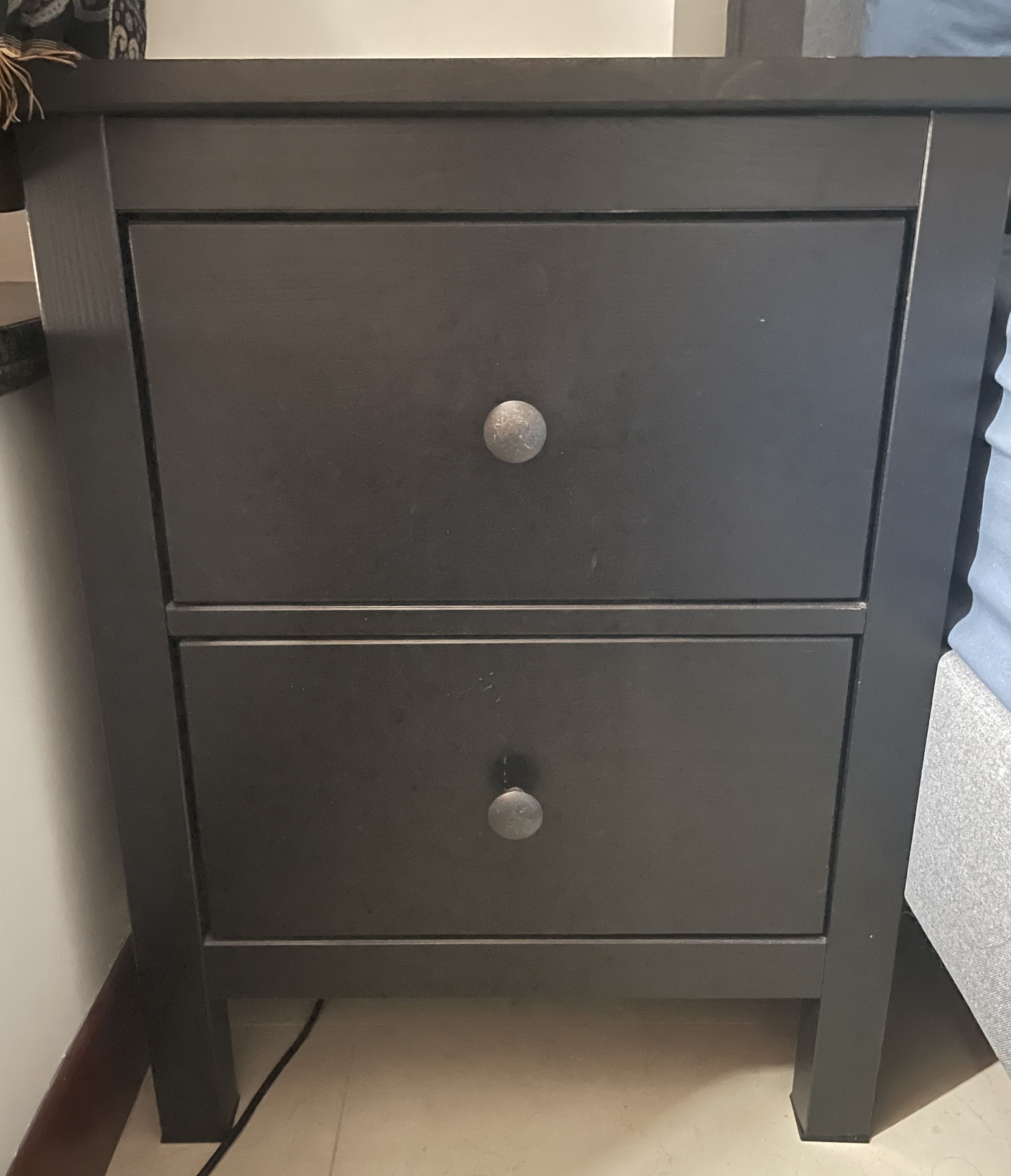 Ikea Hemnes bedside table, 傢俬＆家居, 傢俬, 書櫃、櫃子及架 Carousell