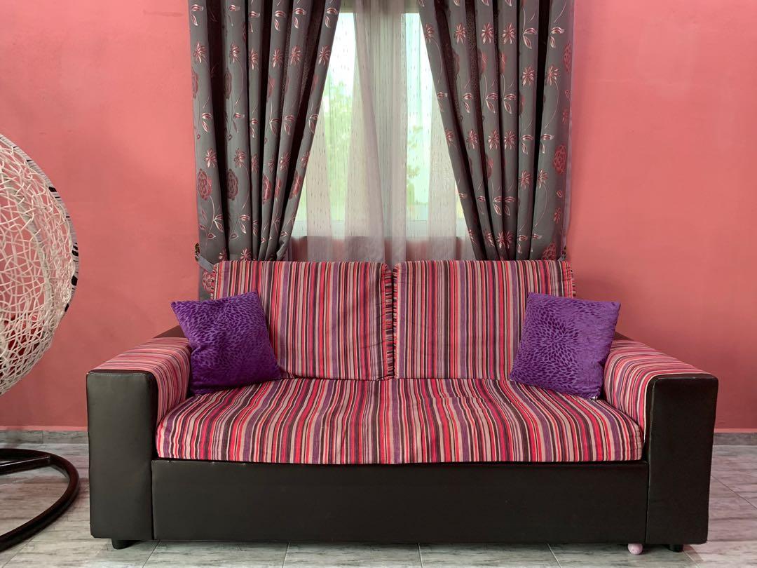 Sofa (Category: Tables & Sets) located in Alor Setar. Submitted by ammz_ (Listing ID 1176630409, Image 1). Description: Harga paling MURAH FREE Bantal Sofa 2 Unit. Tiada kerosakan pada almari kusyen Kualiti terjamin Masih kukuh dan tahan lama Akan dicuci sebelum dihantar. Ukuran 6 kaki x 2.5 kaki Condition 9/10 Penghantaran disediakan COD disediakan.
