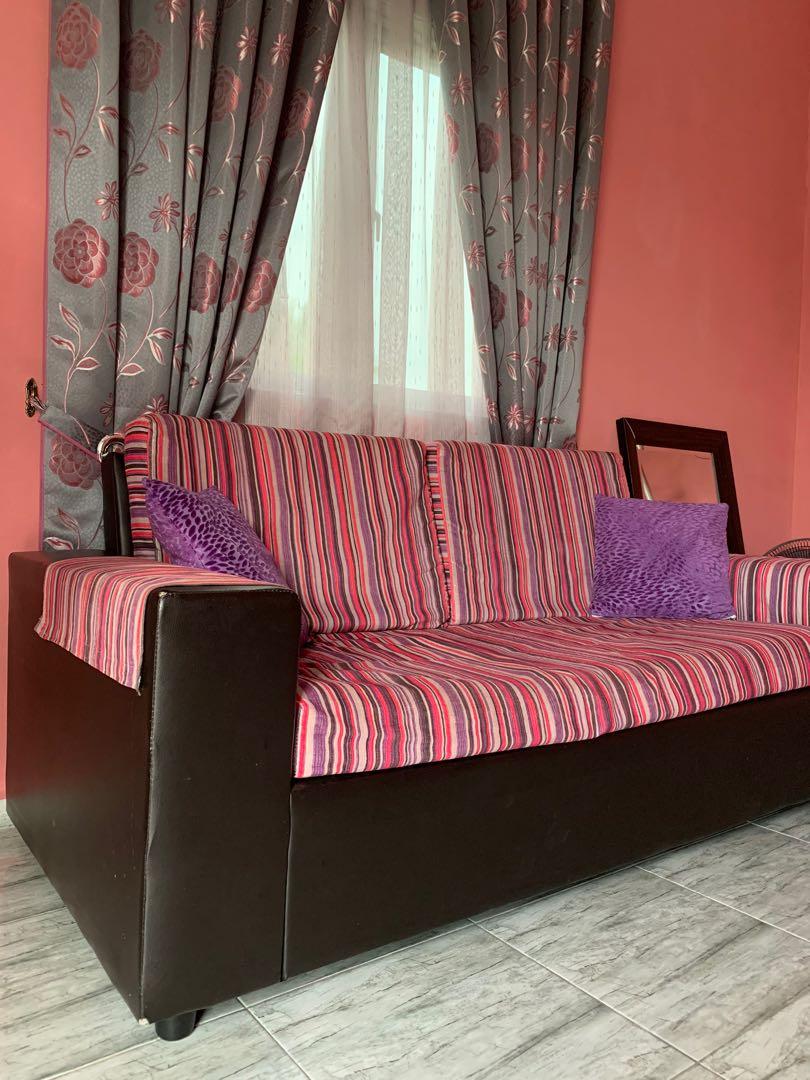 Sofa (Category: Tables & Sets) located in Alor Setar. Submitted by ammz_ (Listing ID 1176630409, Image 2). Description: Harga paling MURAH FREE Bantal Sofa 2 Unit. Tiada kerosakan pada almari kusyen Kualiti terjamin Masih kukuh dan tahan lama Akan dicuci sebelum dihantar. Ukuran 6 kaki x 2.5 kaki Condition 9/10 Penghantaran disediakan COD disediakan.