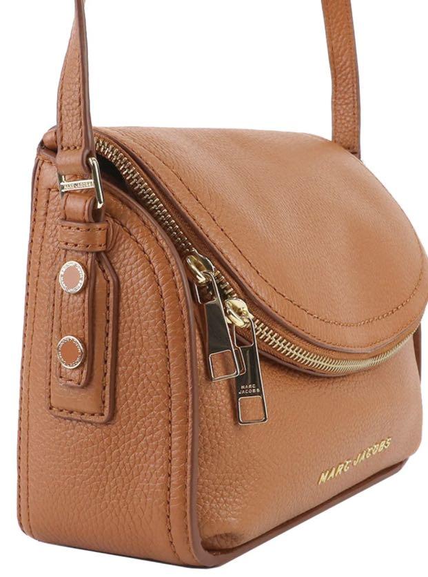 Marc Jacobs The Groove Leather Messenger Bag in Smoked Almond M0016931