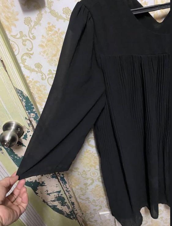 Micro Pleated Little Black Dress (Category: Dresses) located in San Pedro. Submitted by cammmv (Listing ID 1176454814, Image 2). Description: Super cute LBD. Best fits Medium to Large..