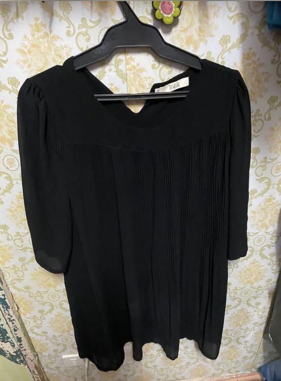Micro Pleated Little Black Dress (Category: Dresses) located in San Pedro. Submitted by cammmv (Listing ID 1176454814, Image 1). Description: Super cute LBD. Best fits Medium to Large..