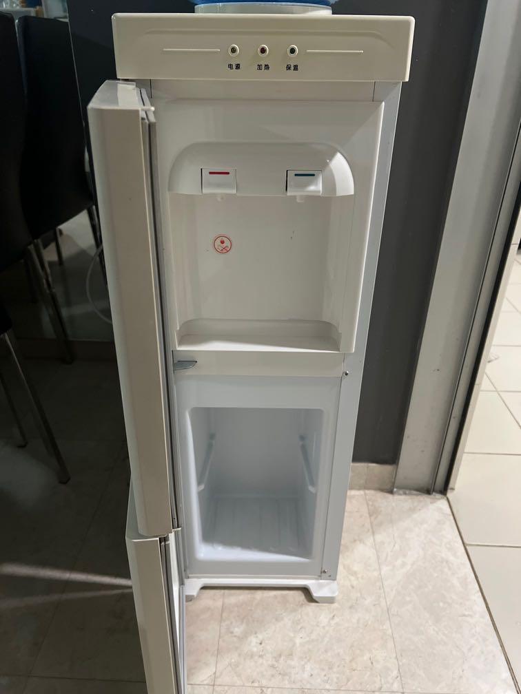 MIDEA WATER DISPENSER & EMPTY BOTTLE 19L, TV & Home Appliances, Kitchen