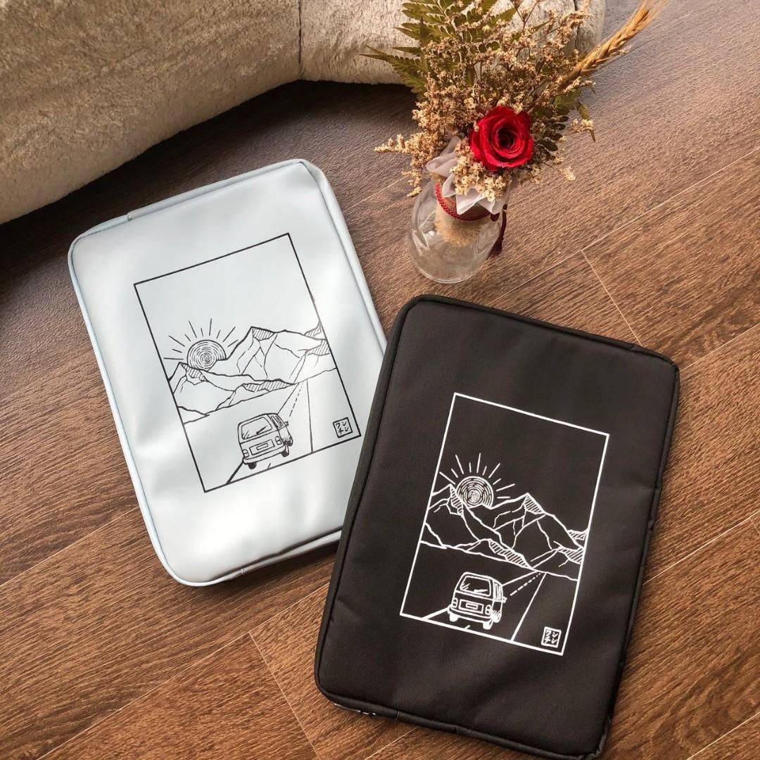 Minimalist Laptop Case Mountain Drive, Computers & Tech, Parts