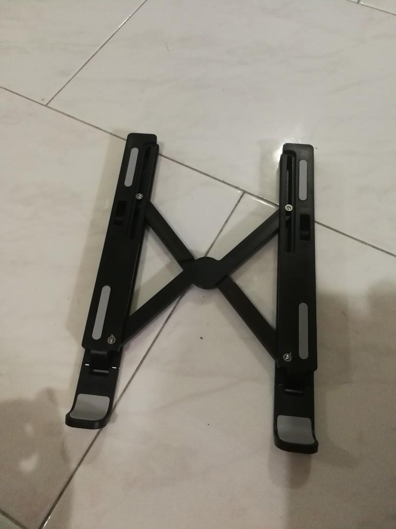 Notebook tablet bracket (Category: Mounts & Holders) located in Singapore. Submitted by dragon0 (Listing ID 1176585468, Image 2). Description: Name: notebook tablet bracket Material: plastic + metal Specifications : 281 * 60 * 18mm Colour : black/ white/ gray Net weight : 220g (+/- 5g) Angle : 10- speed adjustable angle Applicable models : laptops and tablets below 15.6 inches Support most tablets Can also support books and other items New Cash a