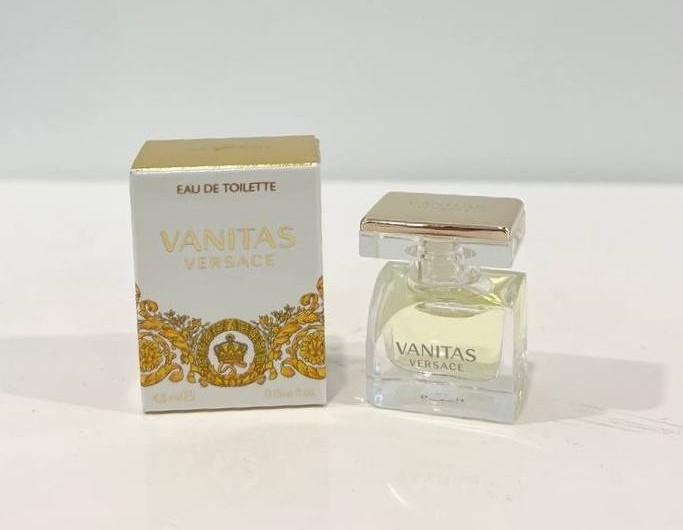 Versace vanitas best sale similar scents