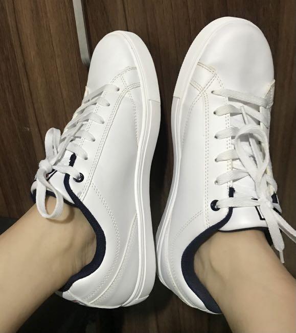 Fila plain white shoes online