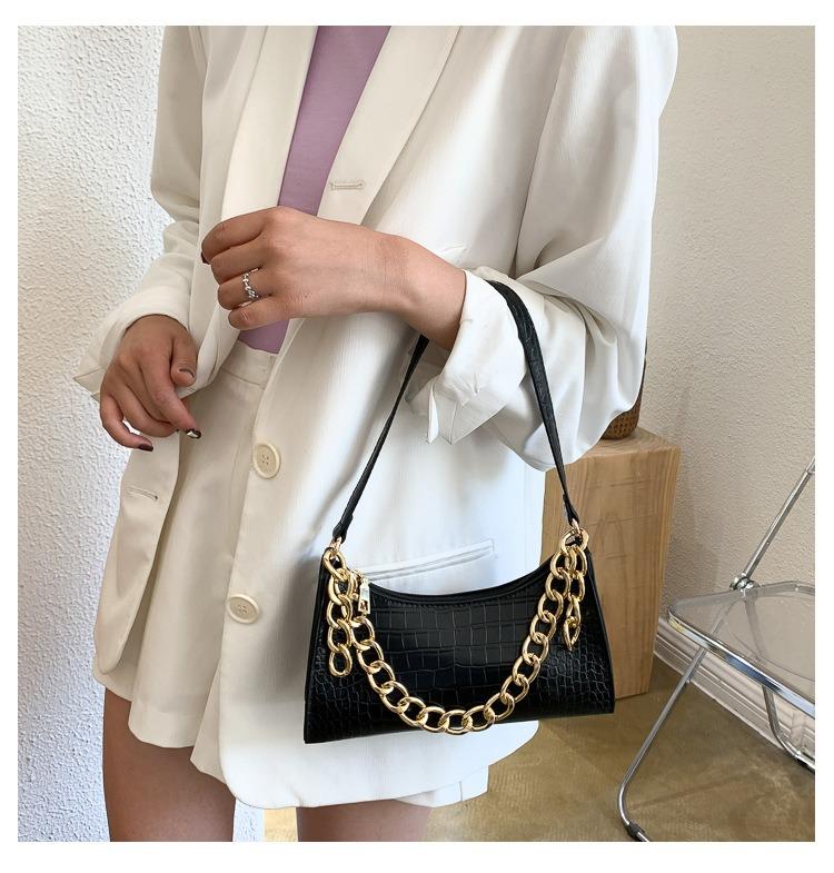 Thick chain shoulder bag hotsell