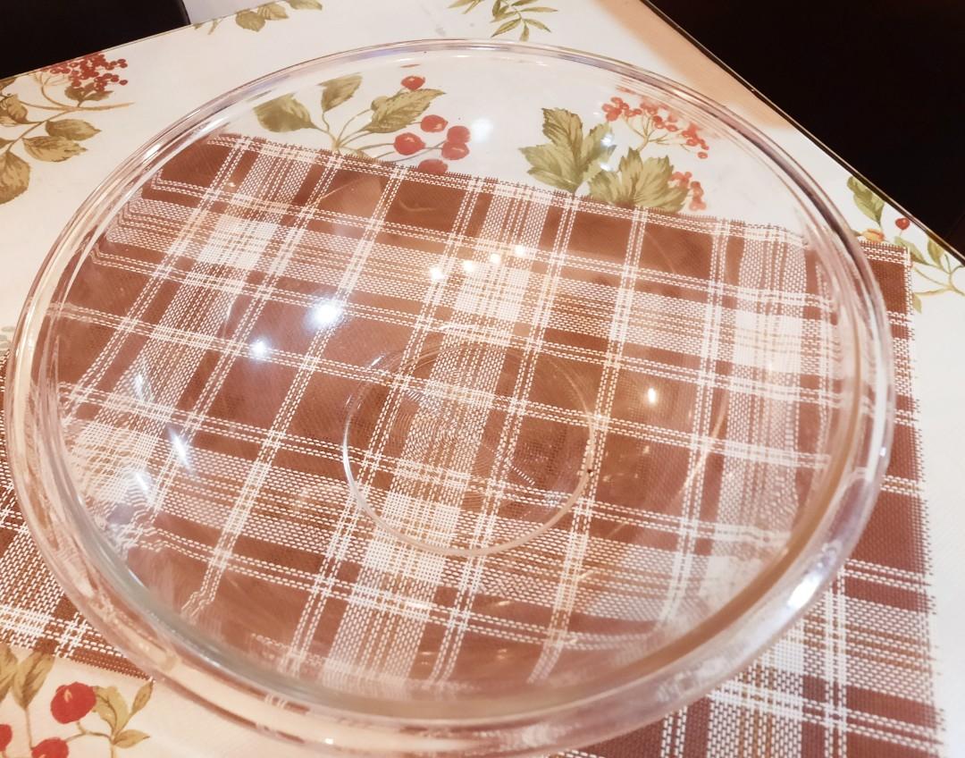 Pyrex Bowl (Category: Cookware & Accessories) located in Makati City. Submitted by darlenc (Listing ID 1176585997, Image 3). Description: Brand New Pyrex Bowl Size 30 x 11 . This can be use on multi purpose as turbo broiler, punch bowl, green salad bowl or Fruit Medley Bowl or as Special gulaman & Sago bowl. Very ideal for occasion simple but elegant looking..