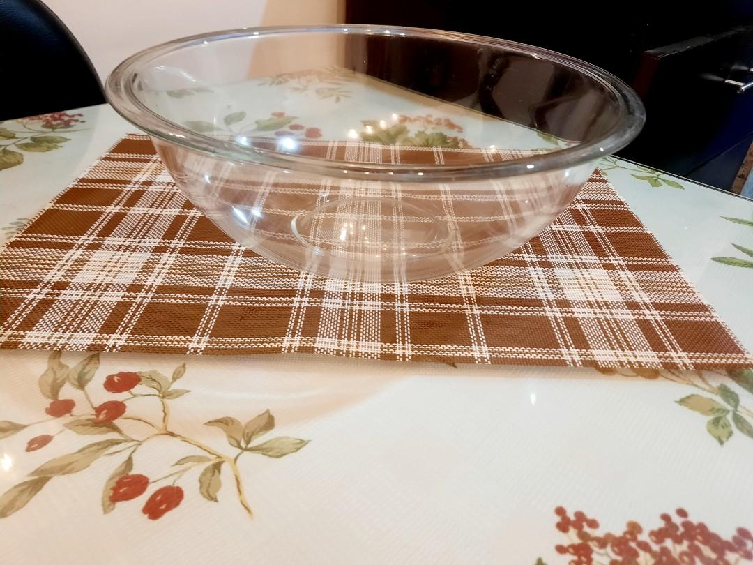 Pyrex Bowl (Category: Cookware & Accessories) located in Makati City. Submitted by darlenc (Listing ID 1176585997, Image 1). Description: Brand New Pyrex Bowl Size 30 x 11 . This can be use on multi purpose as turbo broiler, punch bowl, green salad bowl or Fruit Medley Bowl or as Special gulaman & Sago bowl. Very ideal for occasion simple but elegant looking..
