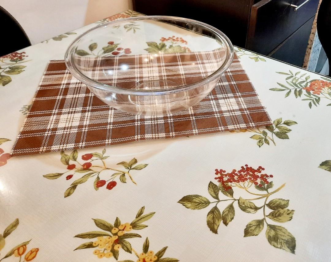 Pyrex Bowl (Category: Cookware & Accessories) located in Makati City. Submitted by darlenc (Listing ID 1176585997, Image 2). Description: Brand New Pyrex Bowl Size 30 x 11 . This can be use on multi purpose as turbo broiler, punch bowl, green salad bowl or Fruit Medley Bowl or as Special gulaman & Sago bowl. Very ideal for occasion simple but elegant looking..