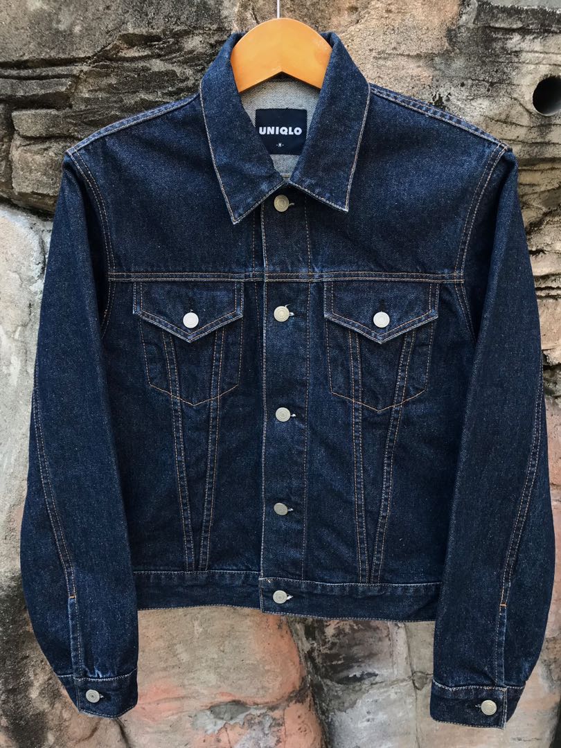 Uniqlo Denim Trucker Jacket size M Fesyen Pria Pakaian Baju