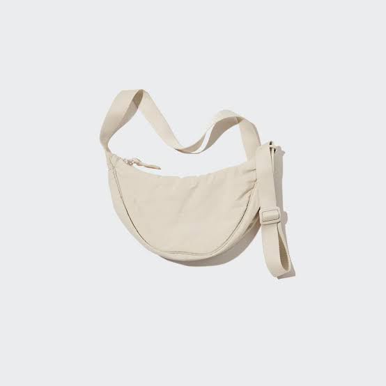 UNIQLO DUMPLING BAG (CREAM) (round bag), Women's Fashion, Bags ...