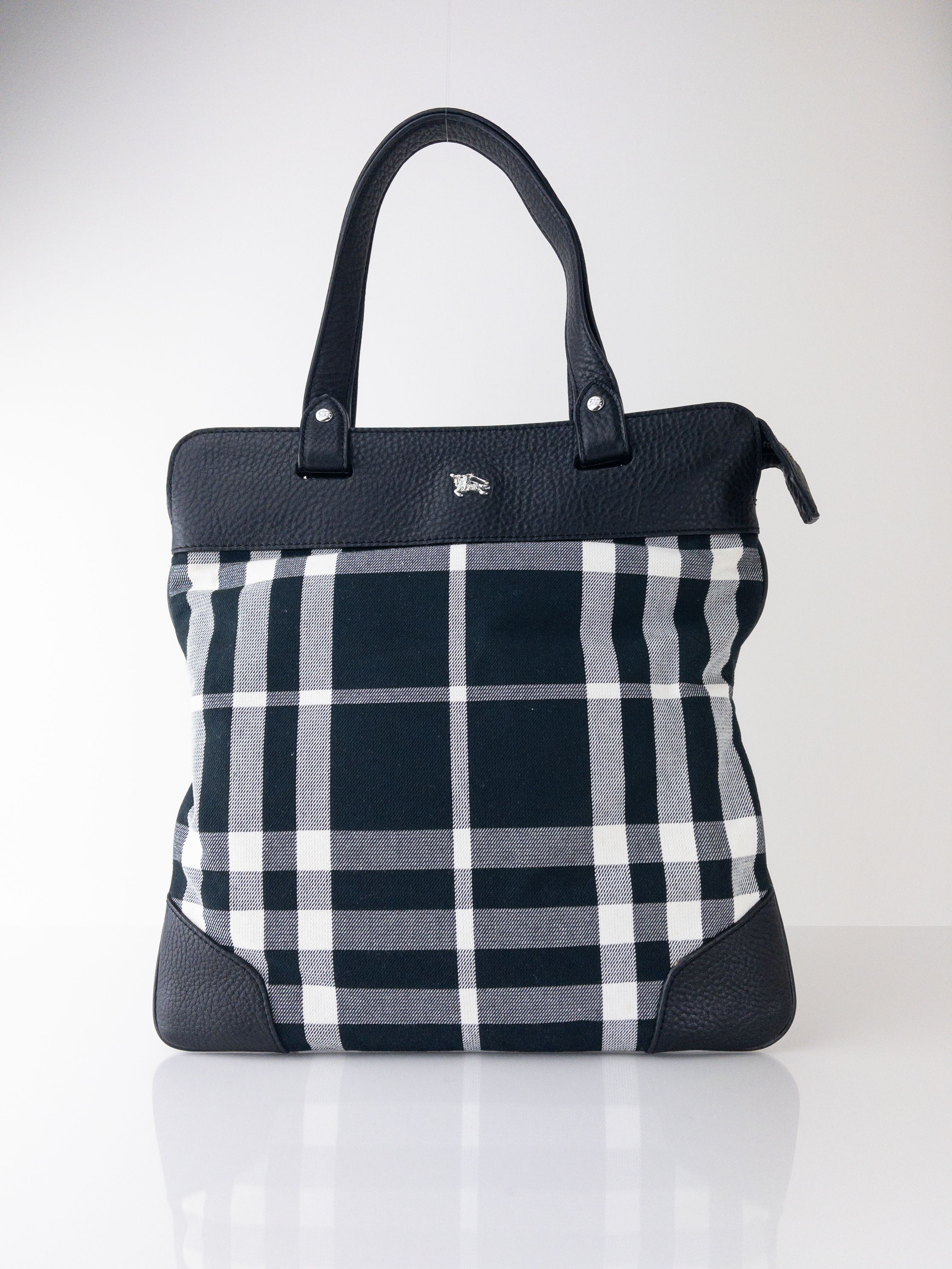 USED BURBERRY 3208326 SMALL STOWELL CANVAS TOTE BLACK WHITE