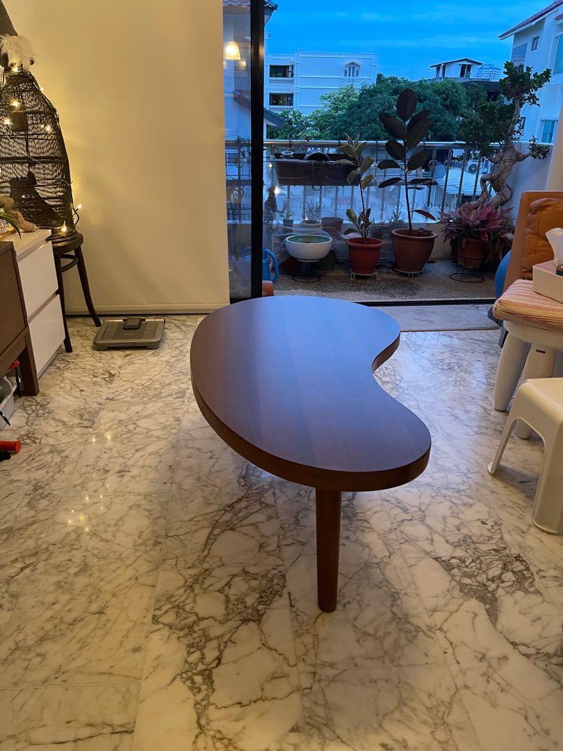 Vintage kidneyshaped table on 3 legs, Furniture & Home Living