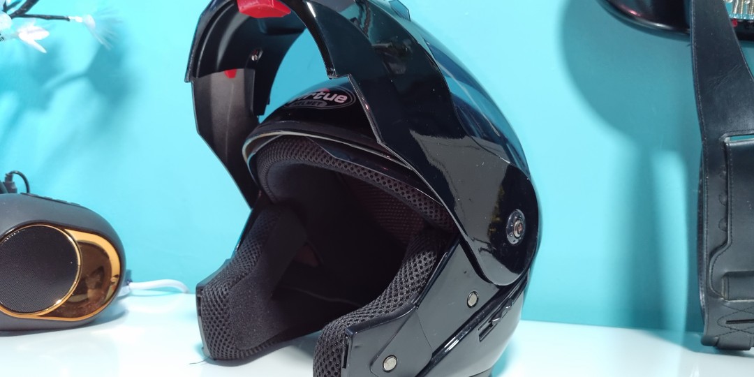 Virtue Motorcycle Helmet, Motorcycles, Motorcycle Apparel on Carousell