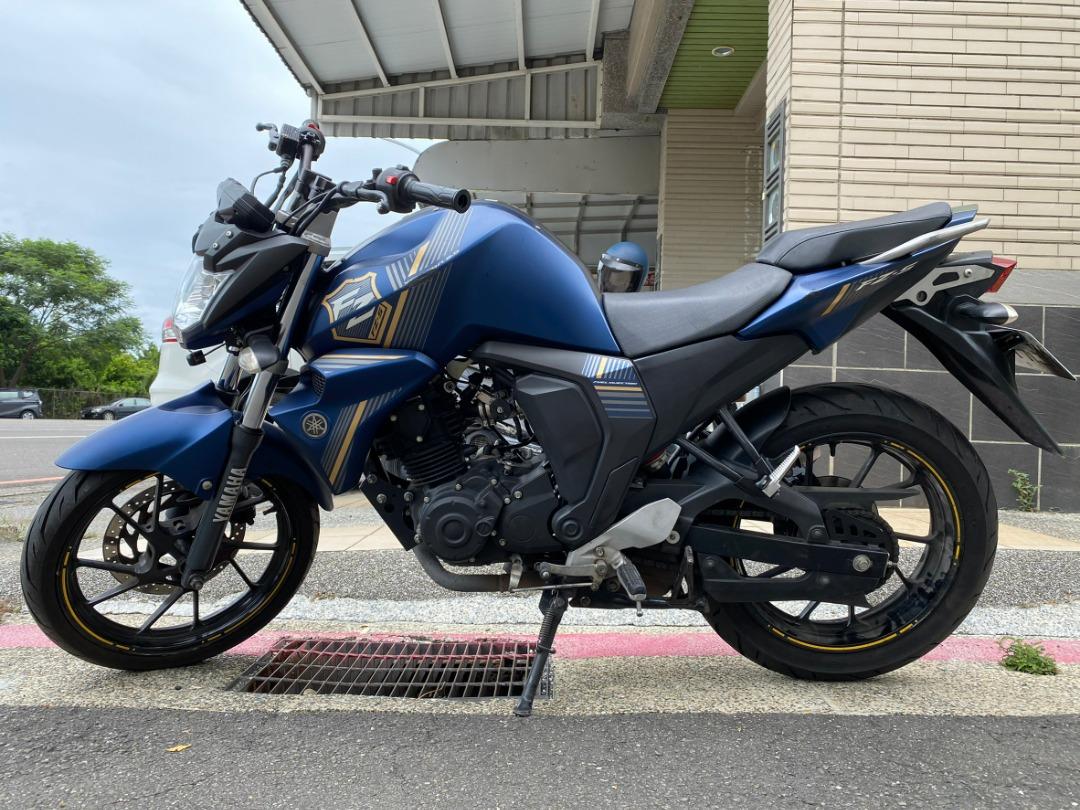 YAMAHA fzs150 .