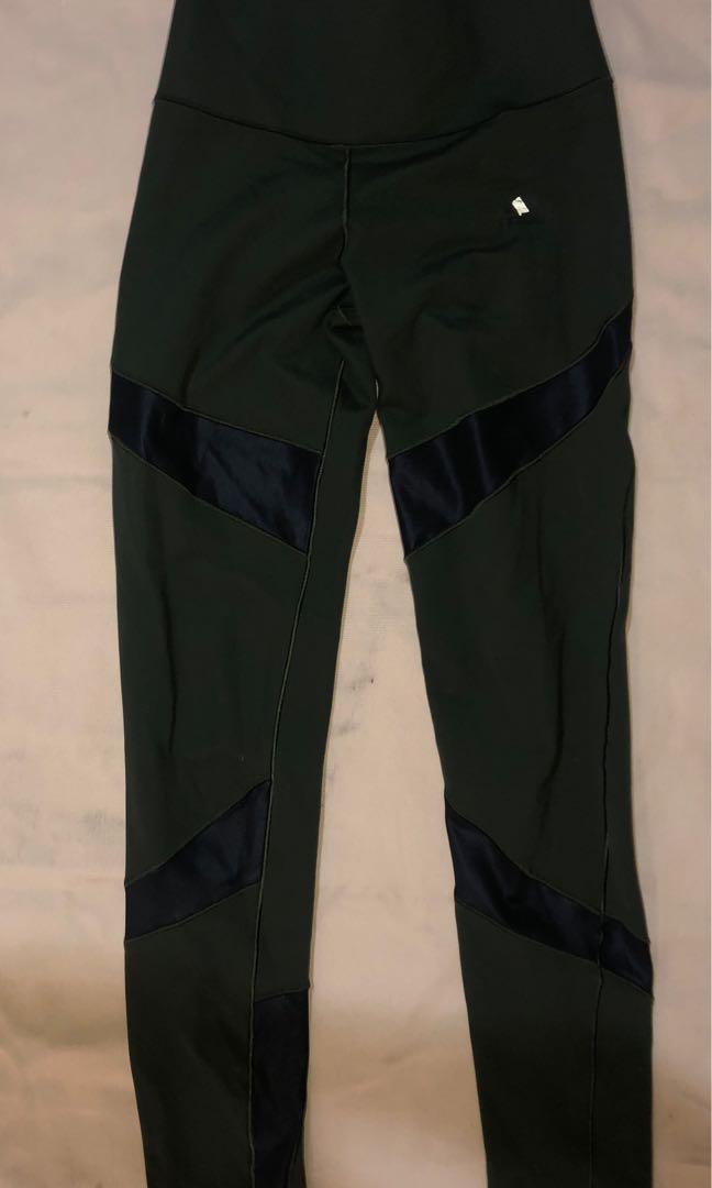 Activewear Leggings (Category: Activewear) located in Quezon City. Submitted by bree.loved (Listing ID 1176761167, Image 3). Description: 500 for each pair 💯% in good condition and authentic! Fits small to medium sizes.