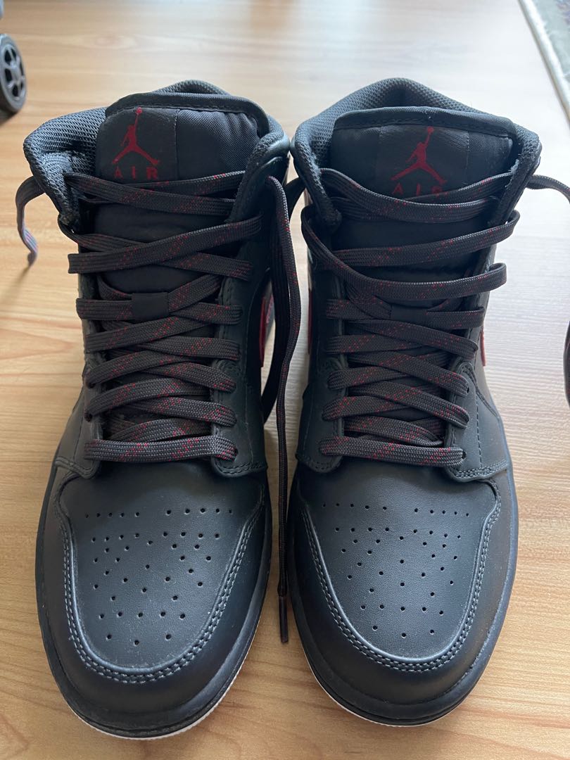 Nike air jordan 1 retro mid anthracite red hotsell