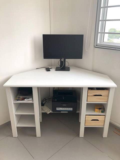 Brusali store desk corner