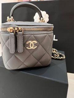 chanel 23B Grey Caviar Small Classic Flap with Champagne Gold Hardware. 