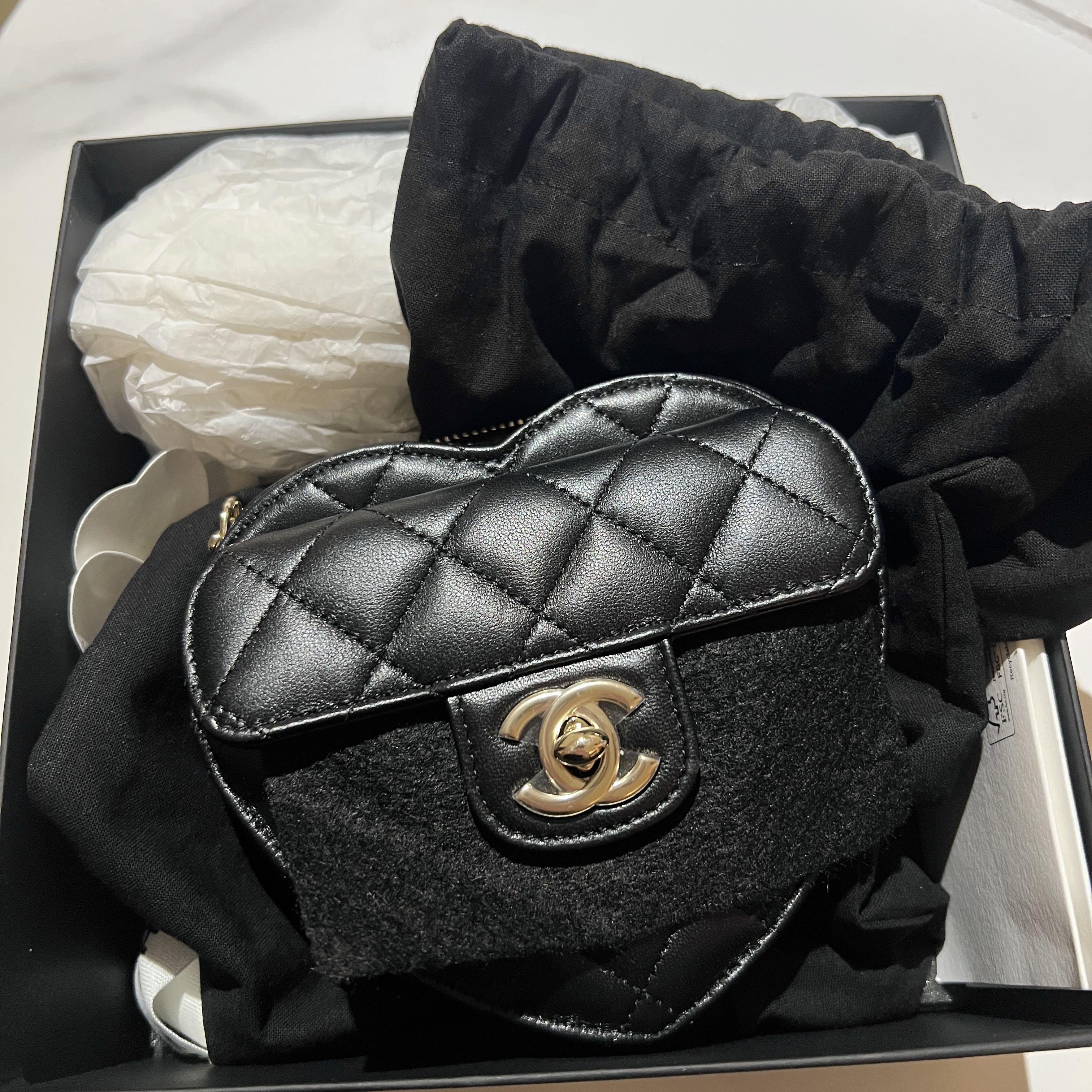 Chanel vintage heart bag huge CC logo, Women's Fashion, Bags & Wallets,  Shoulder Bags on Carousell