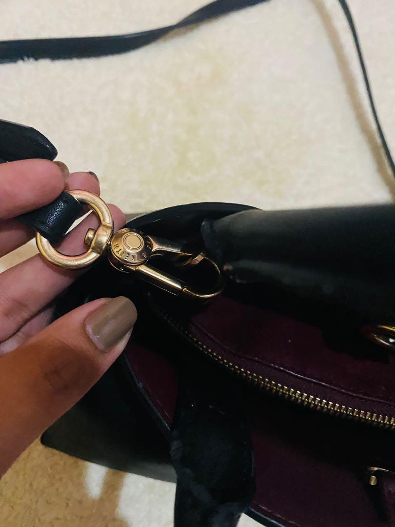 Charles and Keith Hand bag ang sling (Category: Luxury Bags & Wallets) located in Dasmarinas. Submitted by akemi_declutter (Listing ID 1176767341, Image 3). Description: with normal sign of use.
