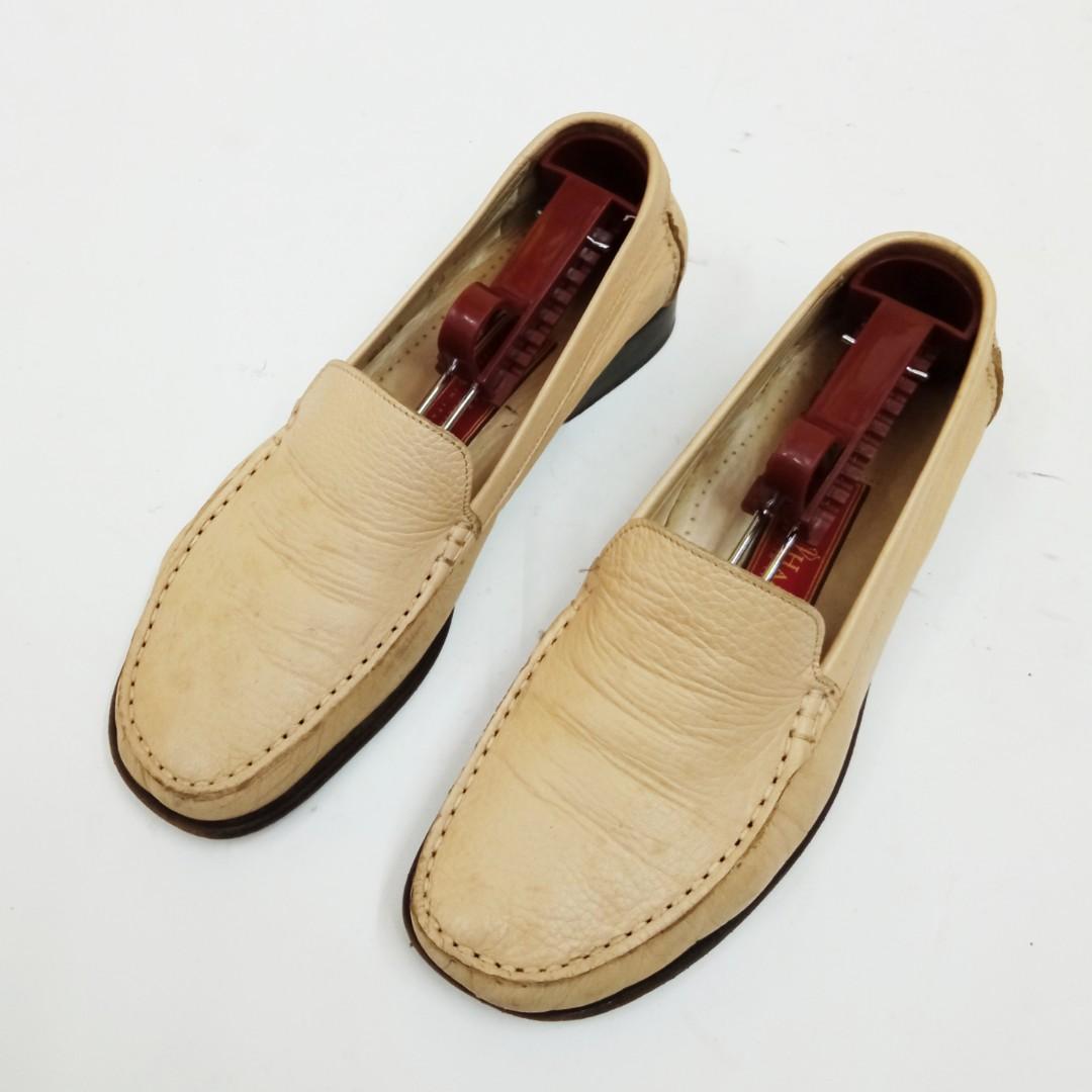 Cole haan leather sales slip on